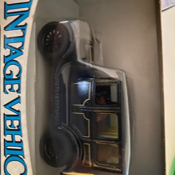 80’s Ertl vintage Vehicles. (A1) - Picture 7 of 10